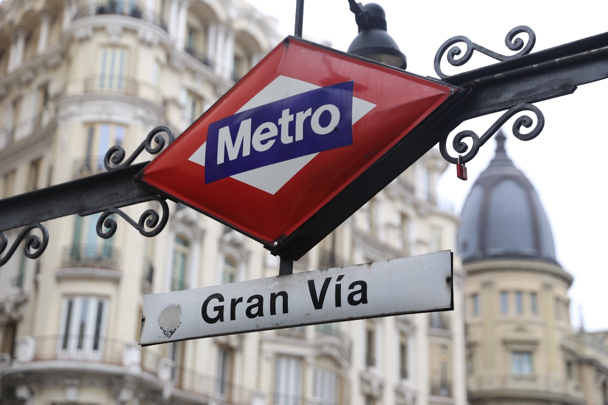 Gran Vía Metro Sign