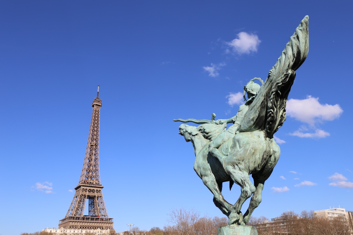 Eiffel Tower and Pegasus Statue