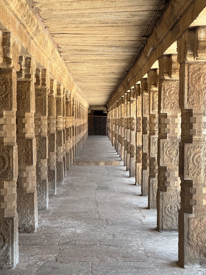 Brihadeeswarar Temple Corridor