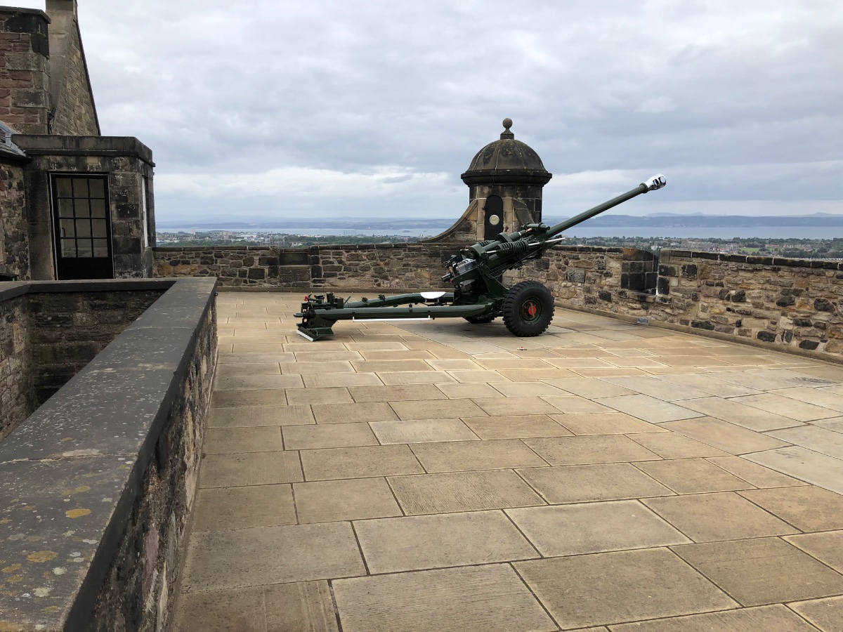 Edinburgh Castle Cannon