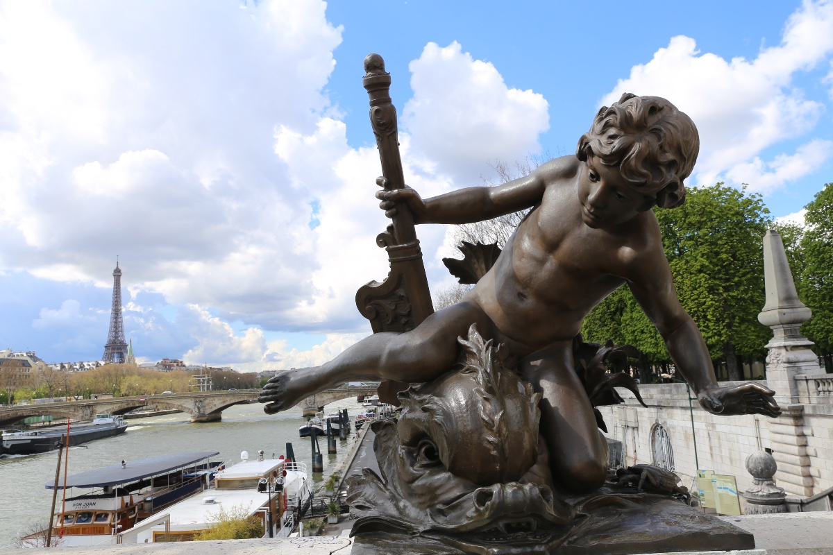Pont Alexandre III Sculpture