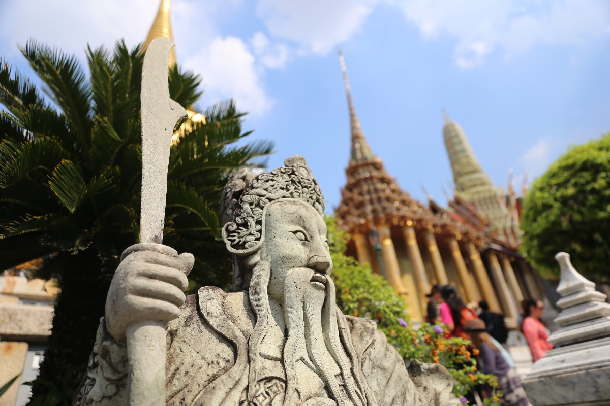 Statue at Wat Phra Kaew