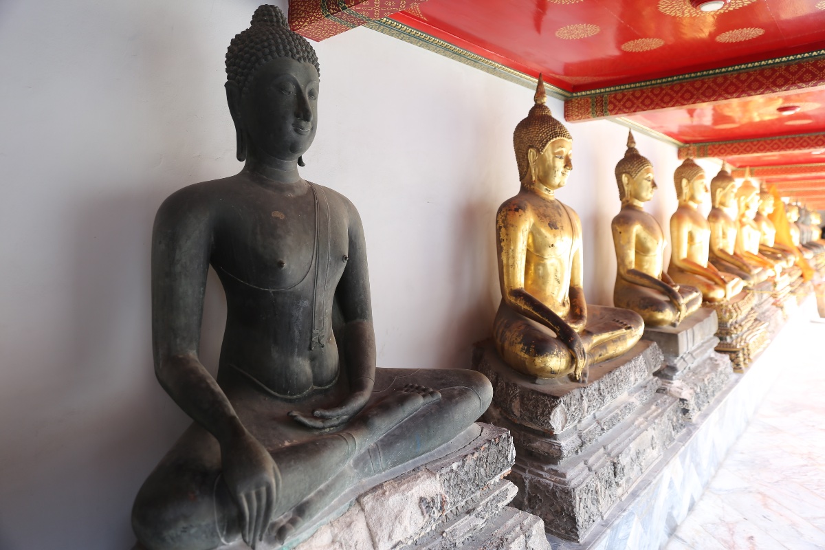 Sculptures at Wat Pho