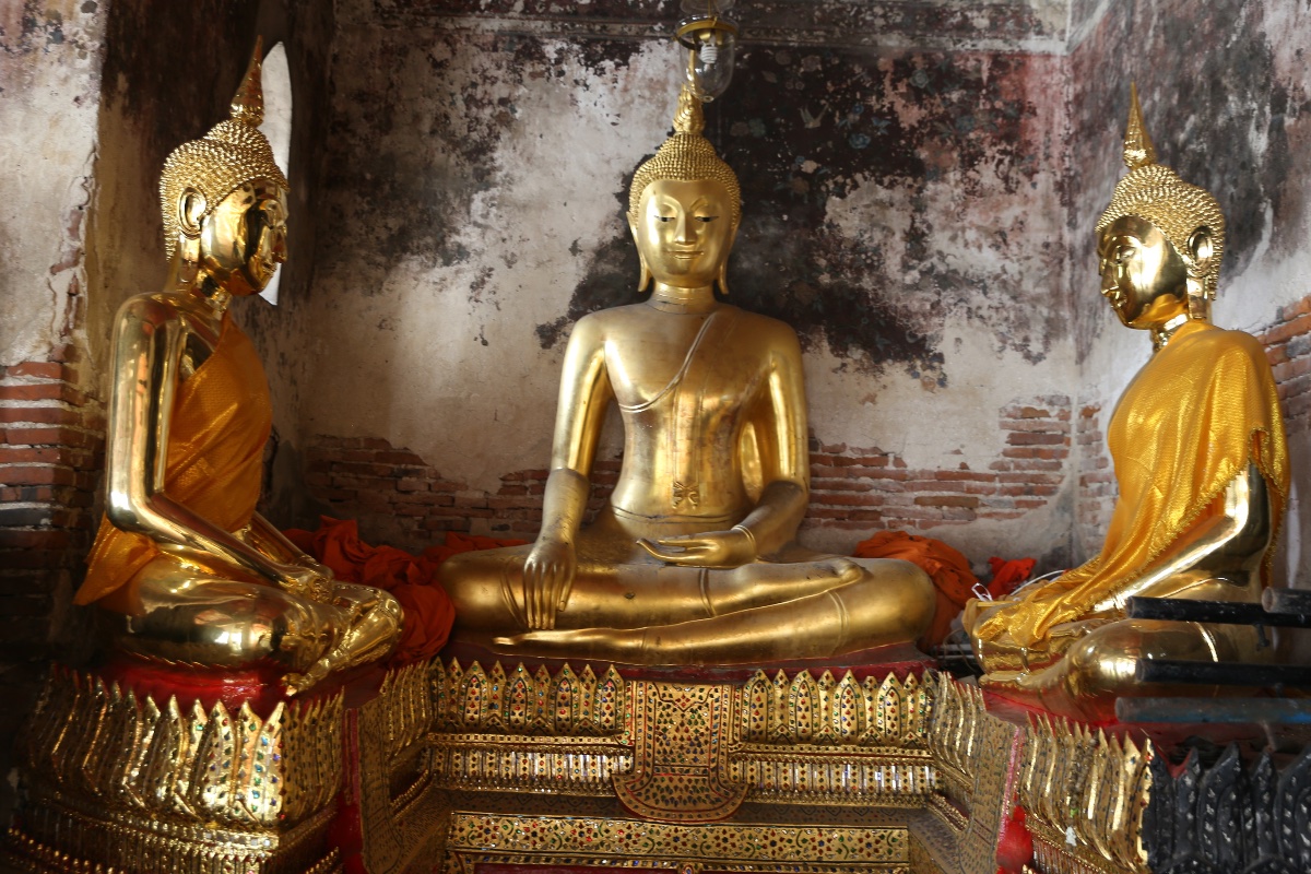 Golden Buddha Statues