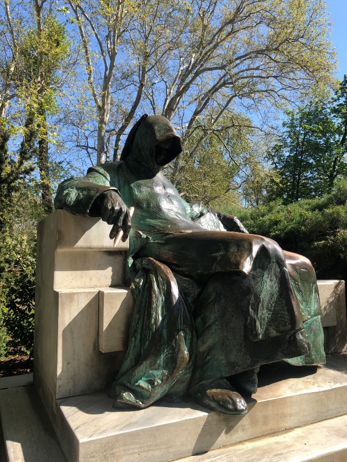 Statue of Anonymus Szobor
