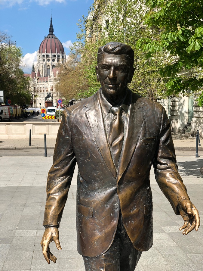 Ronald Reagan Statue