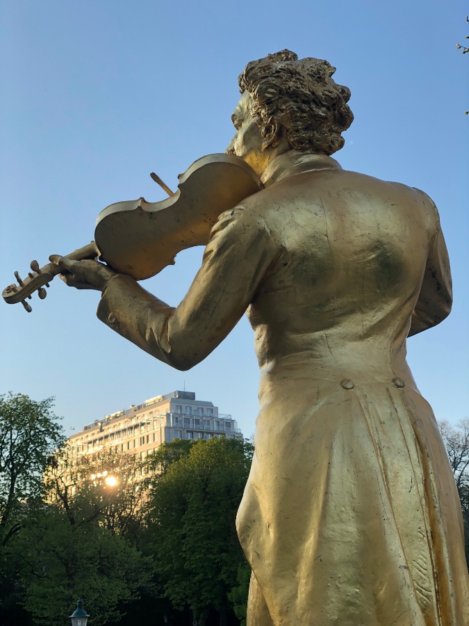 Statue of Johann Strauss II