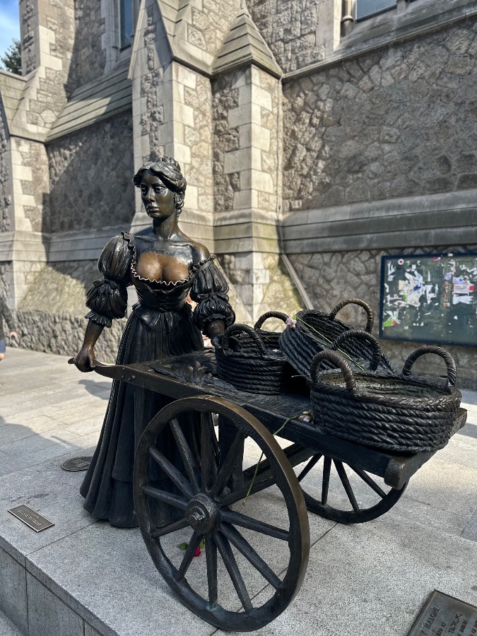 Molly Malone Statue